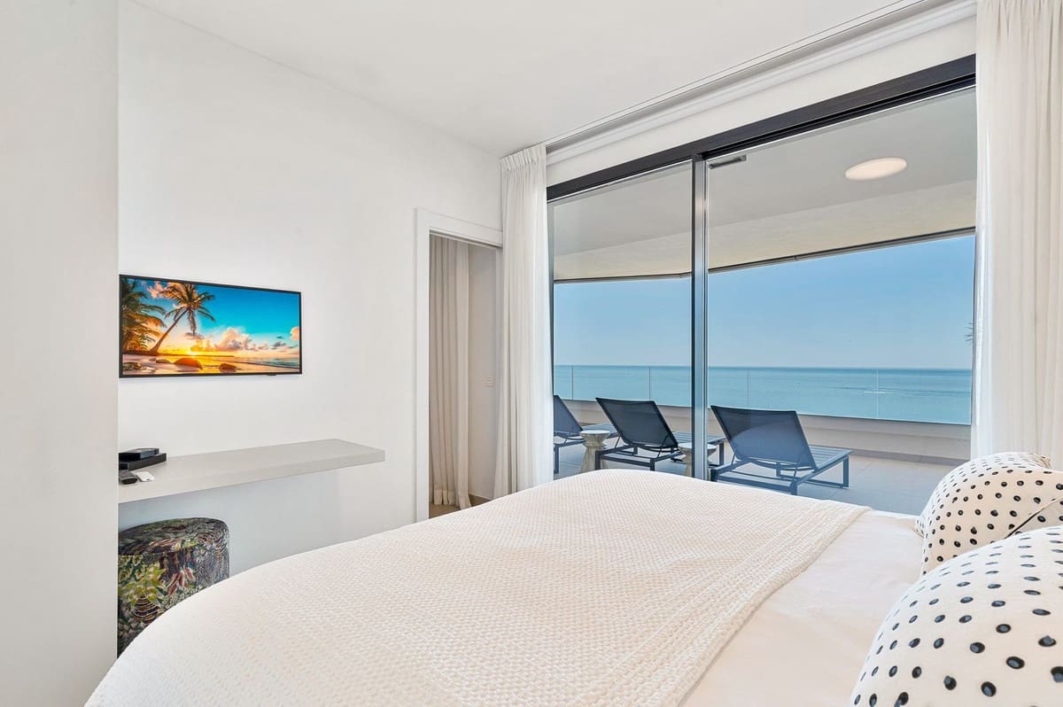 3 soveværelse Lejlighed til salg i Fuengirola med swimmingpool garage - € 1.850.000 (Ref: 9902459)