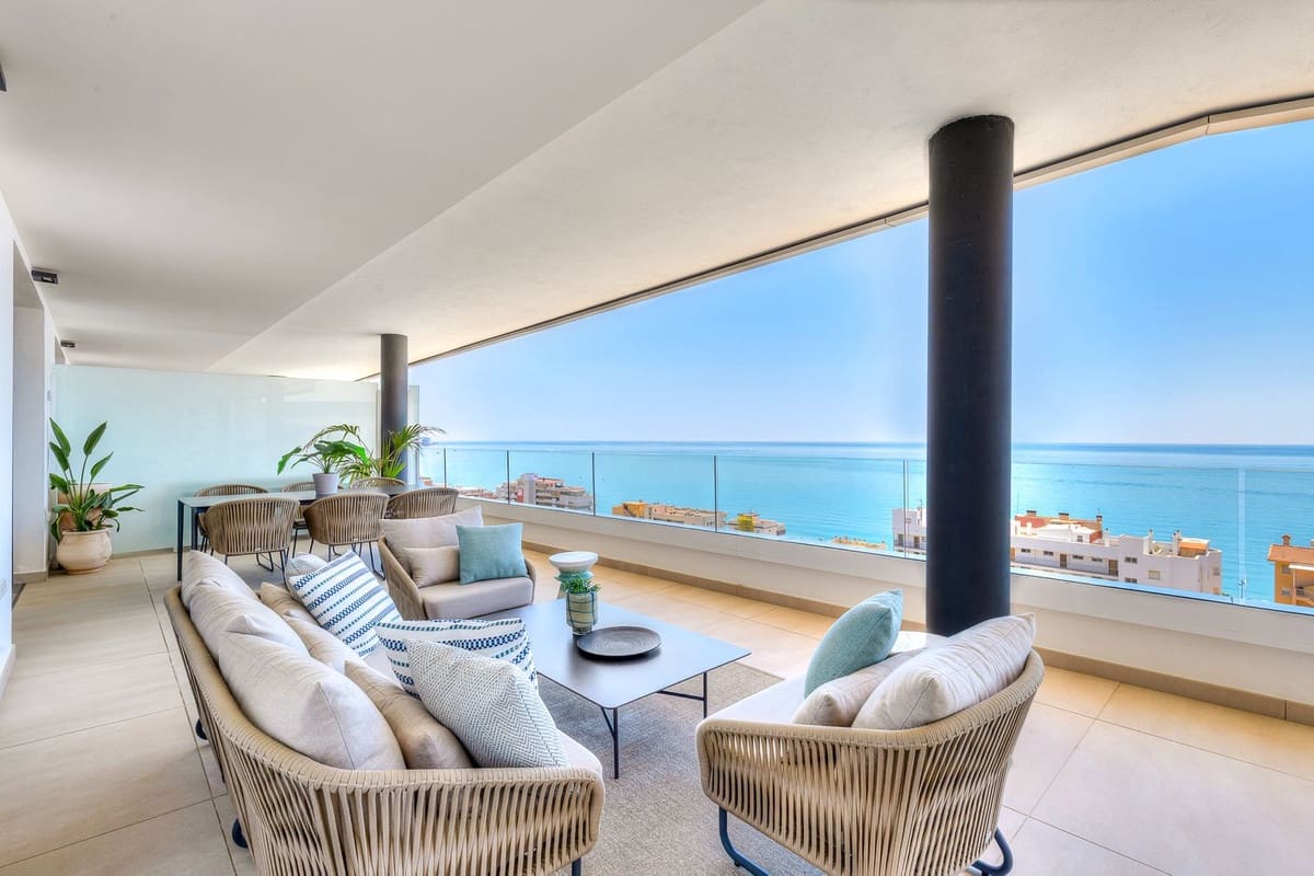 3 soveværelse Lejlighed til salg i Fuengirola med swimmingpool garage - € 1.850.000 (Ref: 9902459)