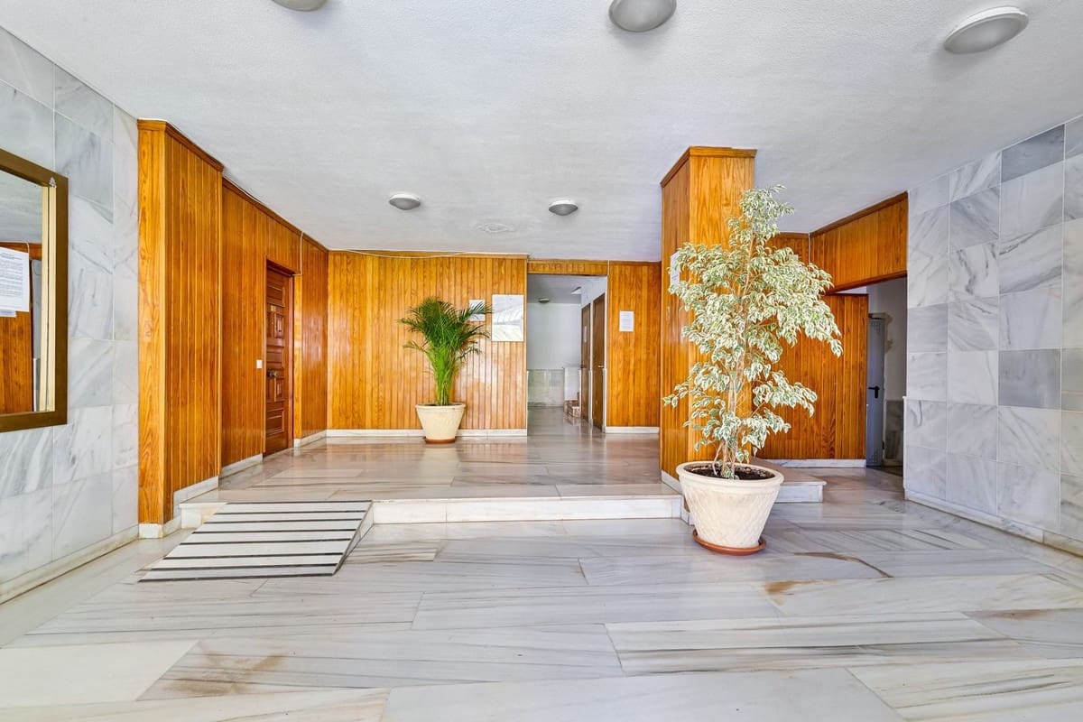 3 soveværelse Lejlighed til salg i Fuengirola med swimmingpool - € 379.000 (Ref: 9908949)