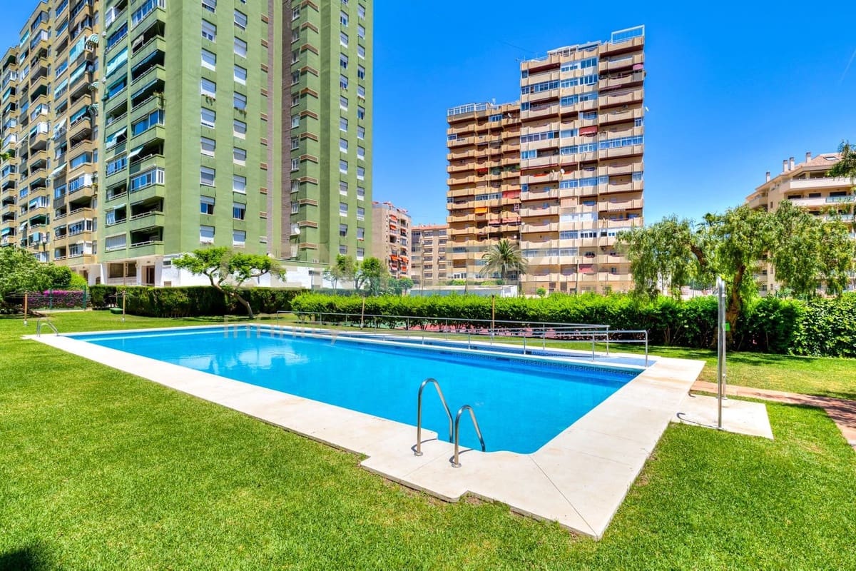 3 soveværelse Lejlighed til salg i Fuengirola med swimmingpool - € 379.000 (Ref: 9908949)