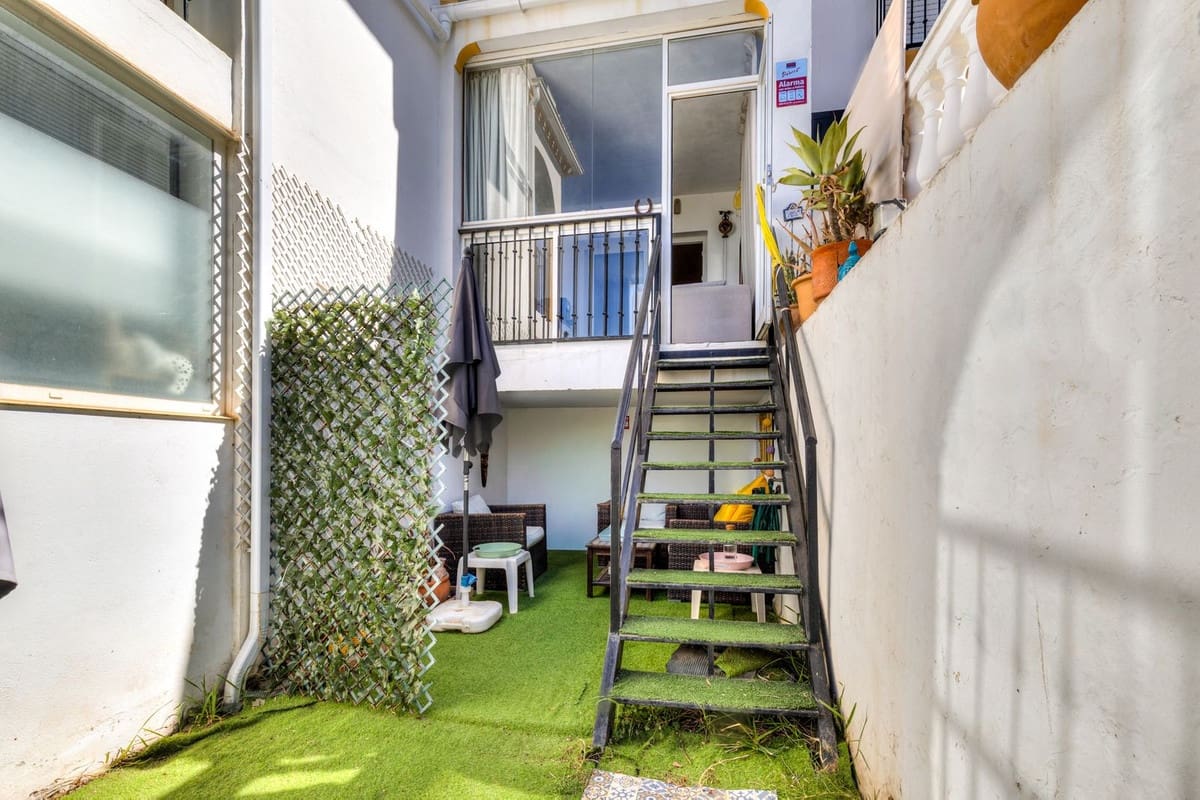 1 soverom Leilighet til salgs i El Faro med svømmebasseng garasje - € 243 900 (Ref: 9912472)