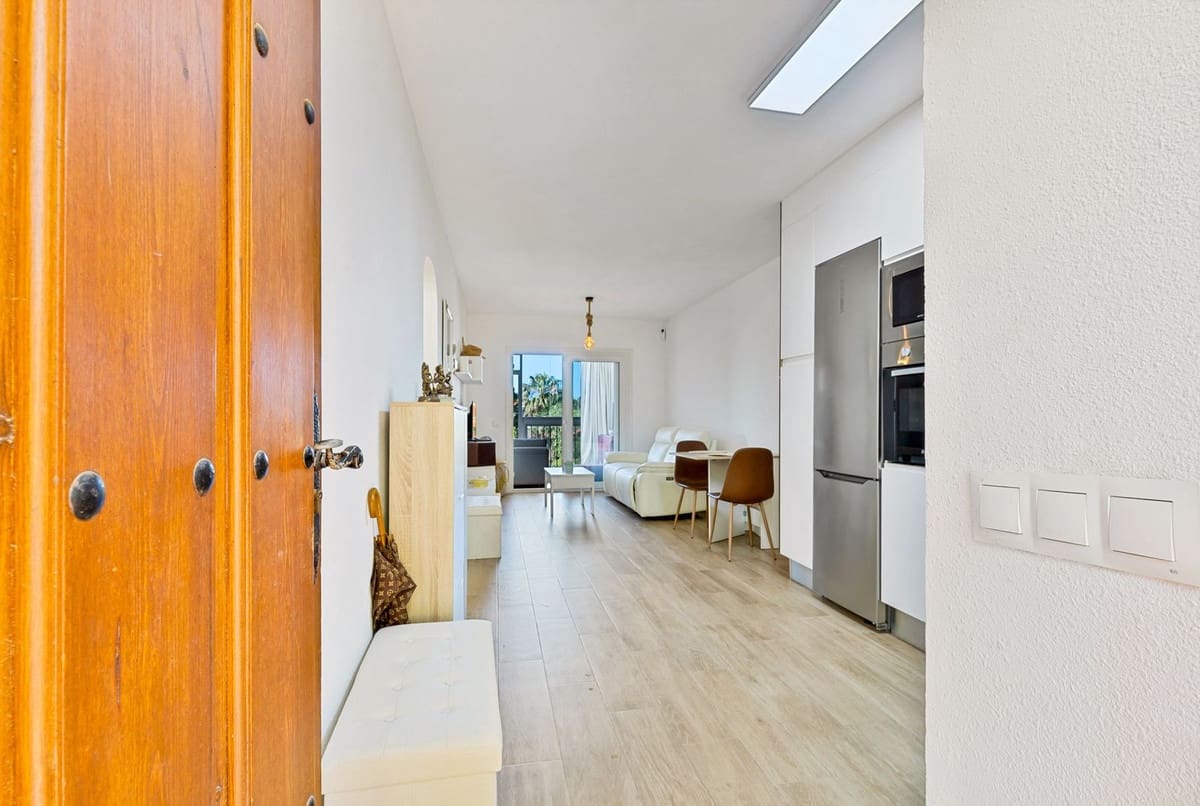 1 soverom Leilighet til salgs i El Faro med svømmebasseng garasje - € 243 900 (Ref: 9912472)
