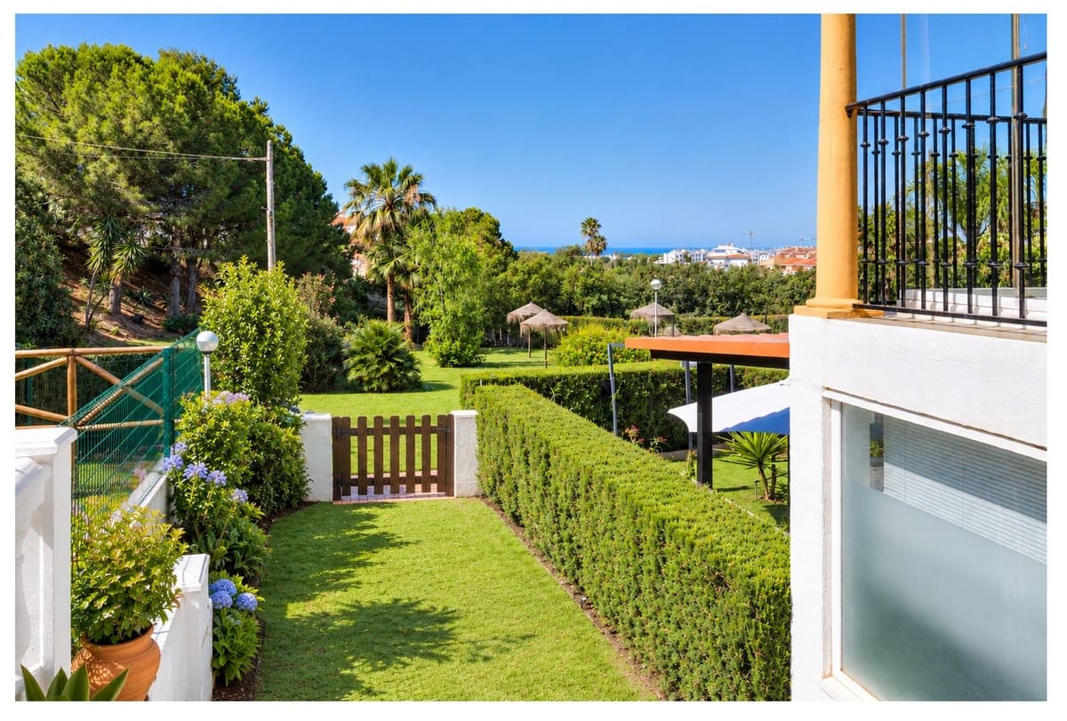 1 soverom Leilighet til salgs i El Faro med svømmebasseng garasje - € 243 900 (Ref: 9912472)
