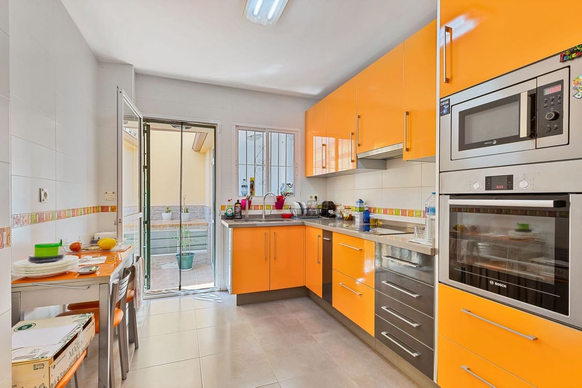 4 makuuhuone Omakotitalo myytävänä paikassa Mijas mukana 
autotalli - 495 000 € (Ref: 9922718)