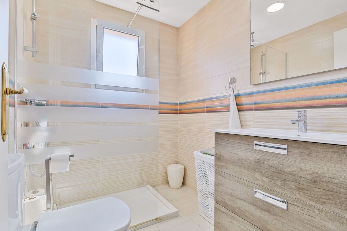 4 makuuhuone Omakotitalo myytävänä paikassa Mijas mukana 
autotalli - 495 000 € (Ref: 9922718)
