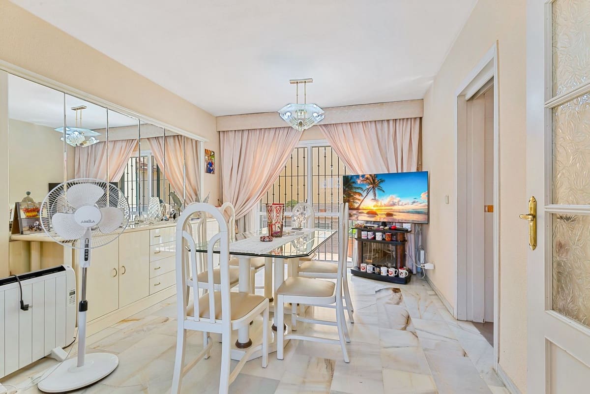 4 makuuhuone Omakotitalo myytävänä paikassa Mijas mukana 
autotalli - 495 000 € (Ref: 9922718)