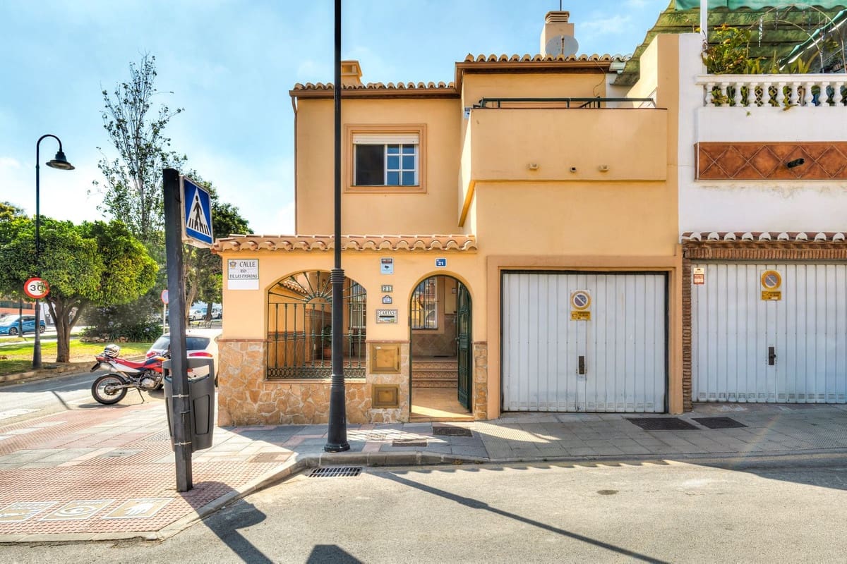 4 makuuhuone Omakotitalo myytävänä paikassa Mijas mukana 
autotalli - 495 000 € (Ref: 9922718)
