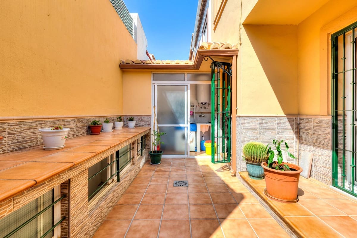 4 makuuhuone Omakotitalo myytävänä paikassa Mijas mukana 
autotalli - 495 000 € (Ref: 9922718)