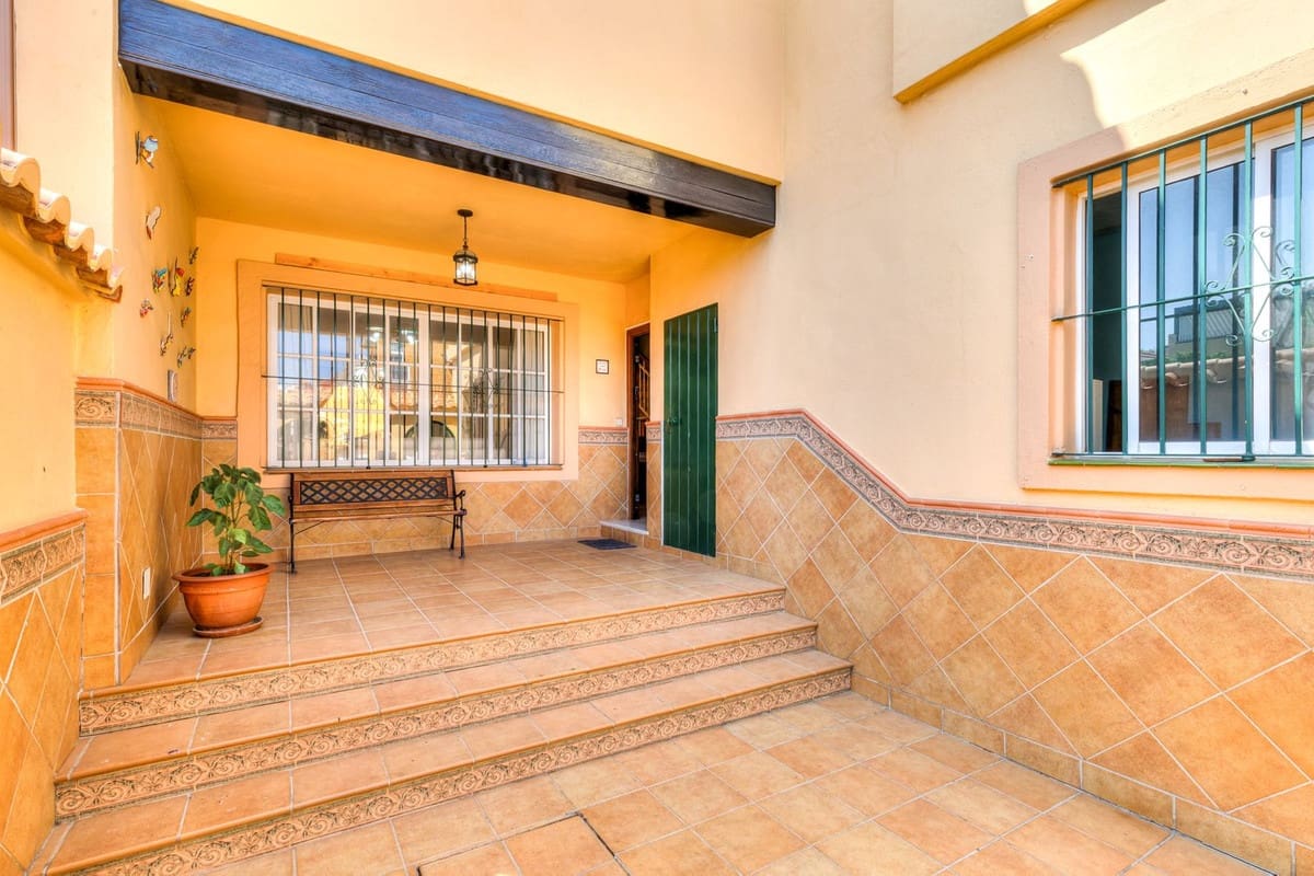 4 makuuhuone Omakotitalo myytävänä paikassa Mijas mukana 
autotalli - 495 000 € (Ref: 9922718)