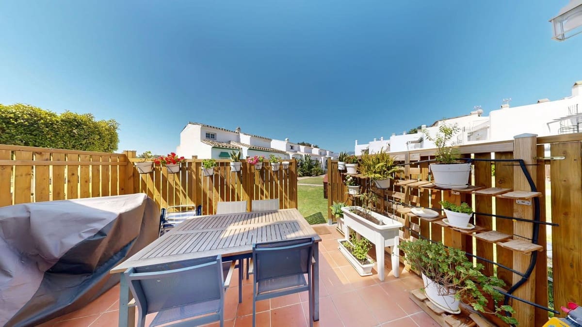 3 soverom Hus til salgs i Mijas Golf med svømmebasseng garasje - € 399 900 (Ref: 9965560)