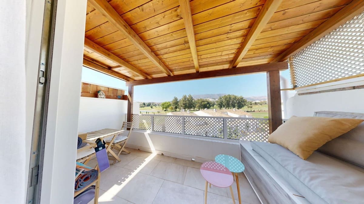 3 soverom Hus til salgs i Mijas Golf med svømmebasseng garasje - € 399 900 (Ref: 9965560)
