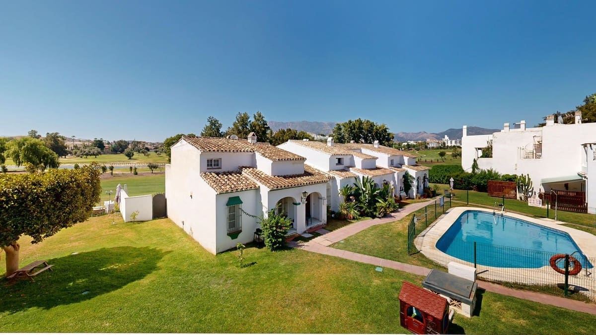 3 soverom Hus til salgs i Mijas Golf med svømmebasseng garasje - € 399 900 (Ref: 9965560)
