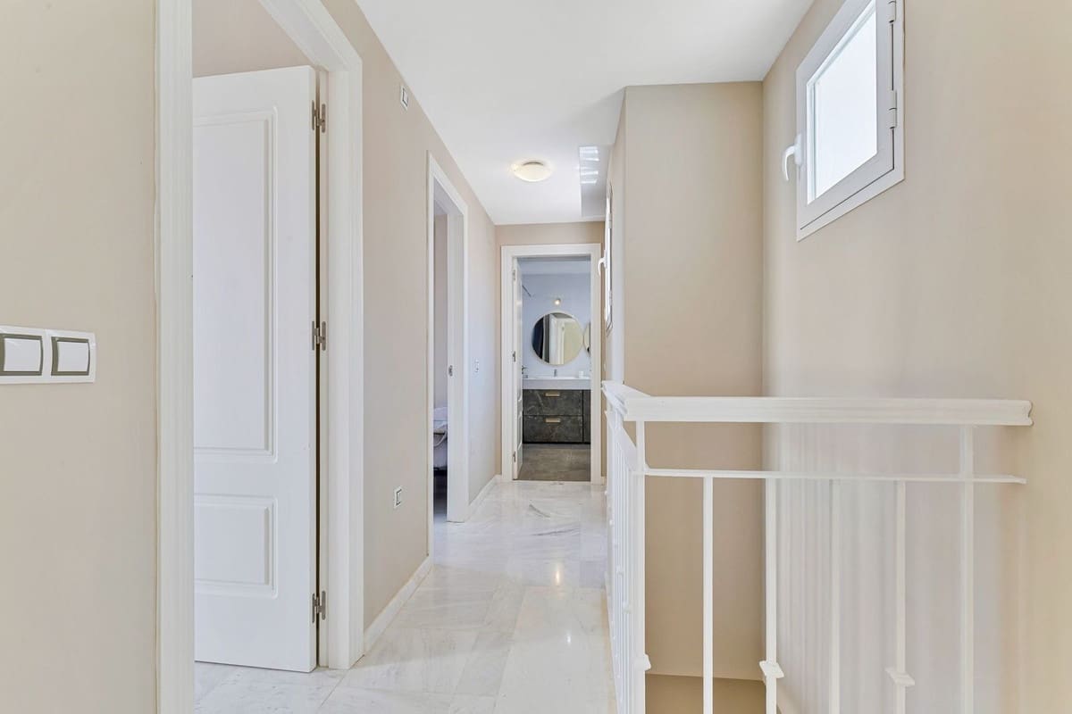 3 soverom Hus til salgs i Mijas Costa med svømmebasseng garasje - € 690 000 (Ref: 9977730)