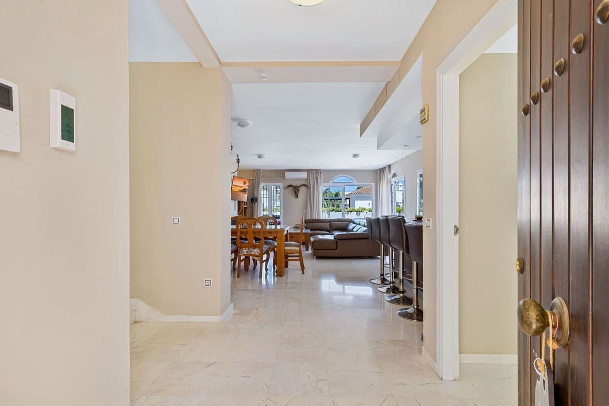 3 soverom Hus til salgs i Mijas Costa med svømmebasseng garasje - € 690 000 (Ref: 9977730)
