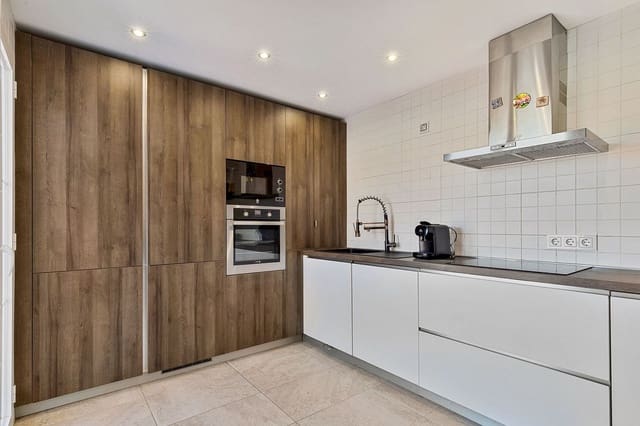 3 soverom Hus til salgs i Mijas Costa, Mijas med svømmebasseng garasje - € 690 000 (Ref: 9977730)