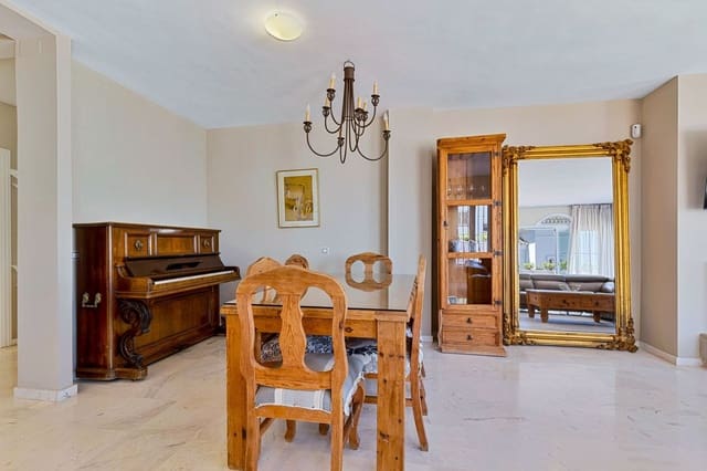 3 soverom Hus til salgs i Mijas Costa, Mijas med svømmebasseng garasje - € 690 000 (Ref: 9977730)
