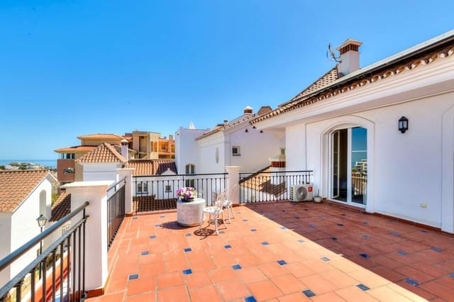 3 soverom Hus til salgs i Mijas Costa, Mijas med svømmebasseng garasje - € 690 000 (Ref: 9977730)