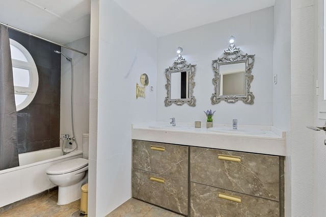 3 soverom Hus til salgs i Mijas Costa, Mijas med svømmebasseng garasje - € 690 000 (Ref: 9977730)