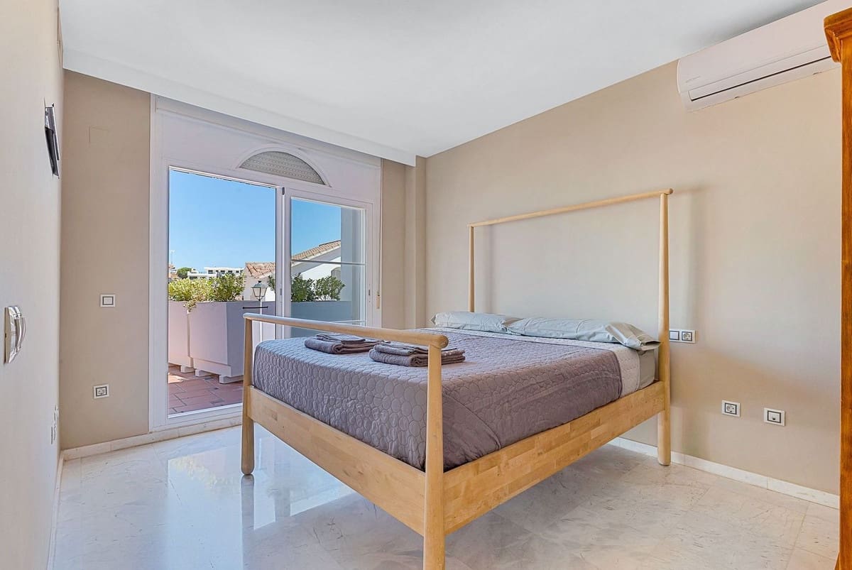 3 soverom Hus til salgs i Mijas Costa med svømmebasseng garasje - € 690 000 (Ref: 9977730)
