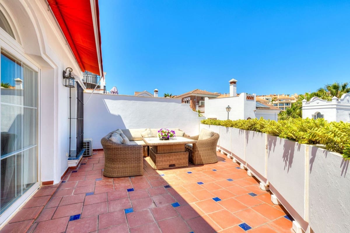 3 soverom Hus til salgs i Mijas Costa med svømmebasseng garasje - € 690 000 (Ref: 9977730)