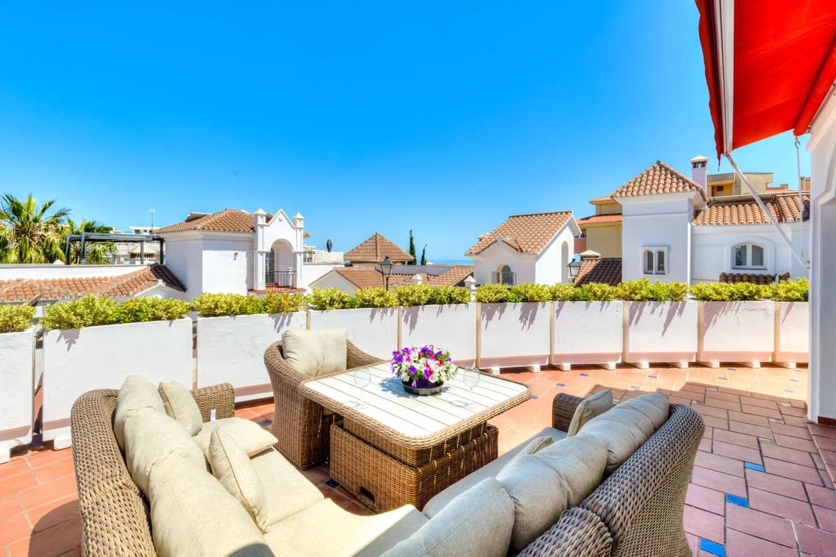 3 soverom Hus til salgs i Mijas Costa med svømmebasseng garasje - € 690 000 (Ref: 9977730)