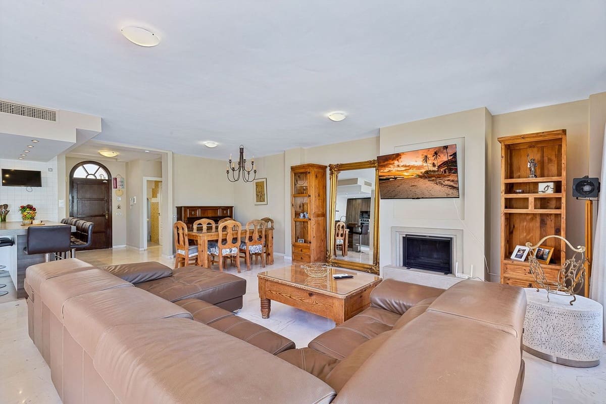 3 soverom Hus til salgs i Mijas Costa med svømmebasseng garasje - € 690 000 (Ref: 9977730)