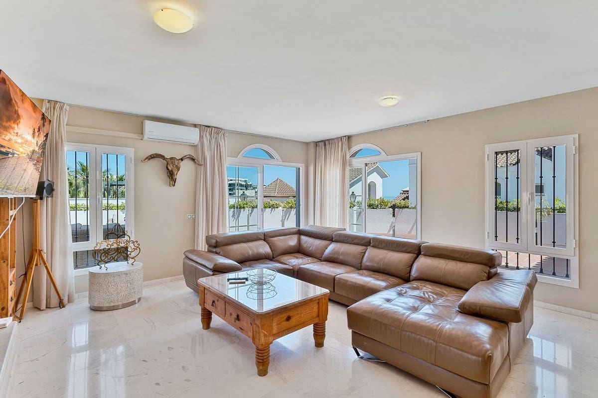 3 soverom Hus til salgs i Mijas Costa med svømmebasseng garasje - € 690 000 (Ref: 9977730)