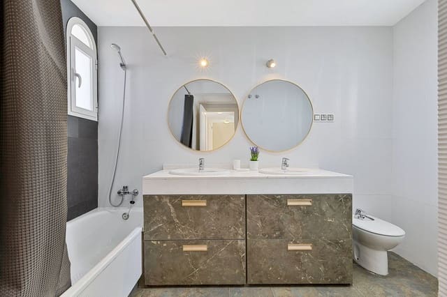 3 soverom Hus til salgs i Mijas Costa, Mijas med svømmebasseng garasje - € 690 000 (Ref: 9977730)