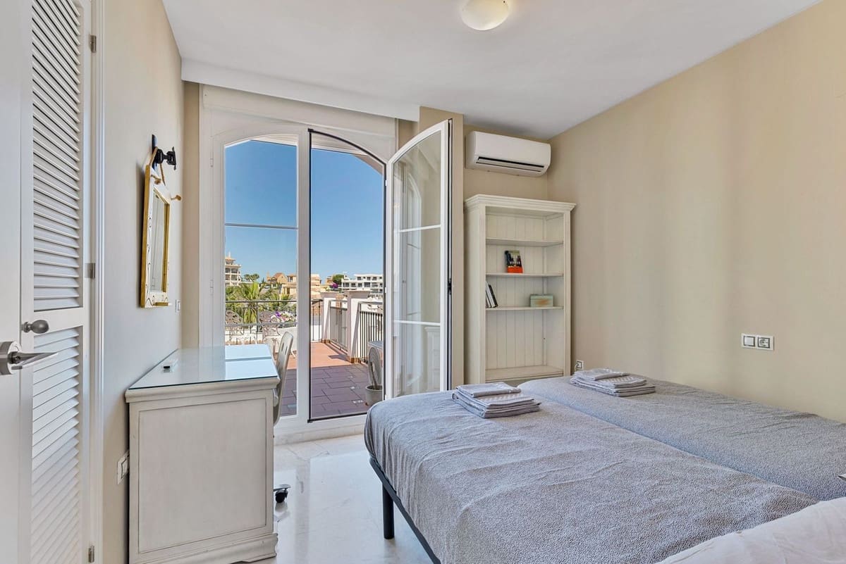 3 soverom Hus til salgs i Mijas Costa med svømmebasseng garasje - € 690 000 (Ref: 9977730)