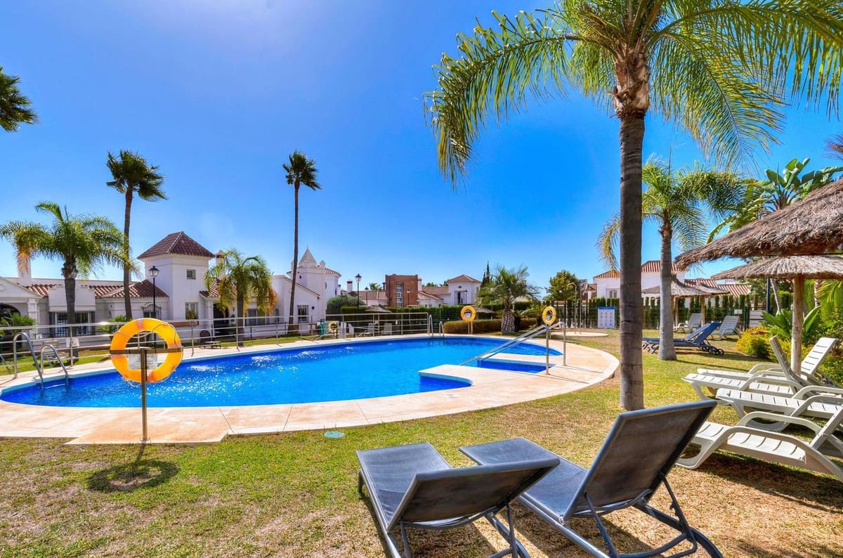 3 soverom Hus til salgs i Mijas Costa med svømmebasseng garasje - € 690 000 (Ref: 9977730)