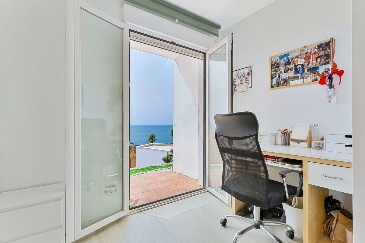 4 Zimmer Villa zu verkaufen in Mijas Costa mit Pool Garage - 990.000 € (Ref: 9999394)