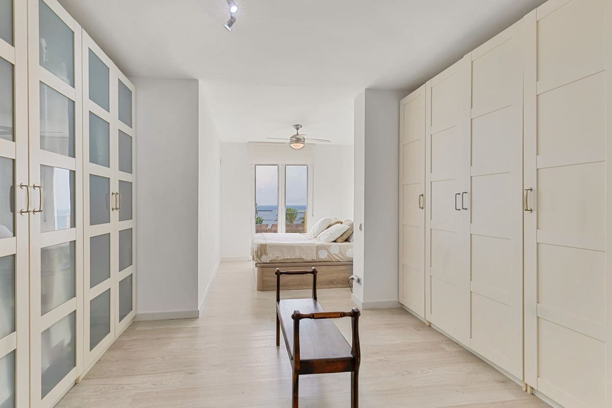 4 Zimmer Villa zu verkaufen in Mijas Costa mit Pool Garage - 990.000 € (Ref: 9999394)