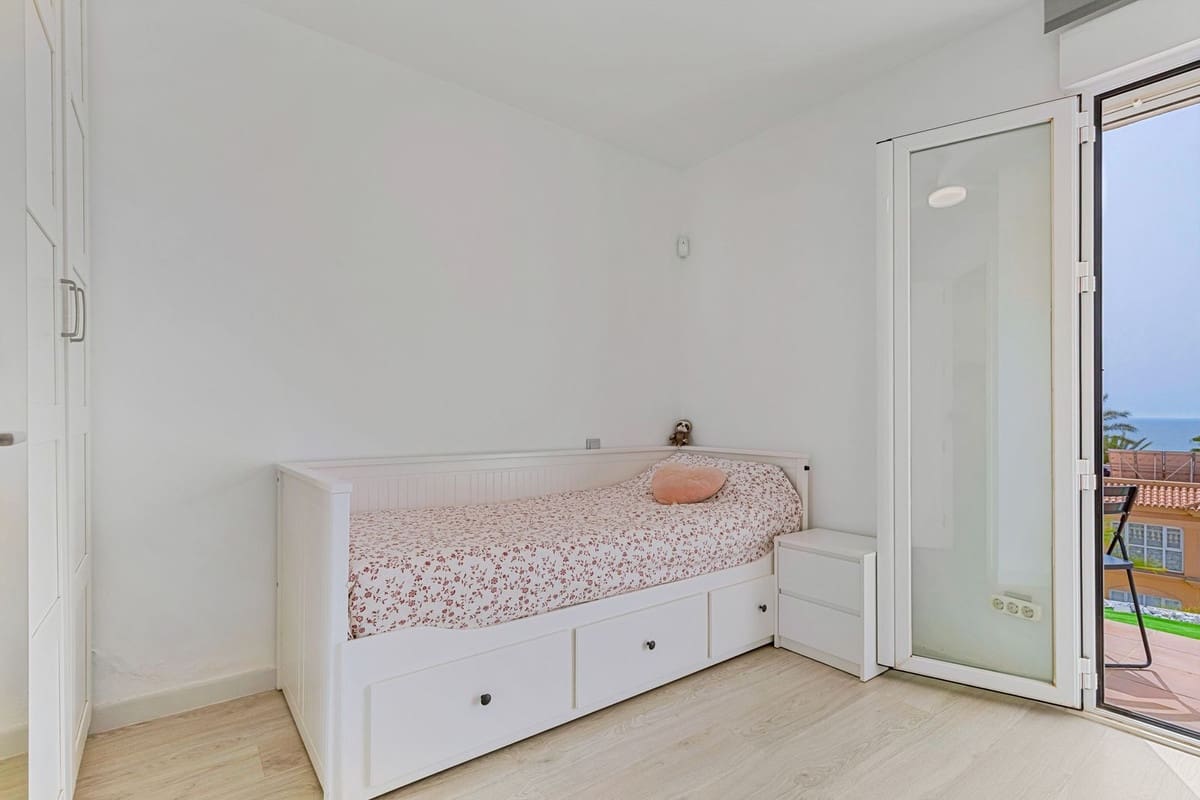 4 Zimmer Villa zu verkaufen in Mijas Costa mit Pool Garage - 990.000 € (Ref: 9999394)