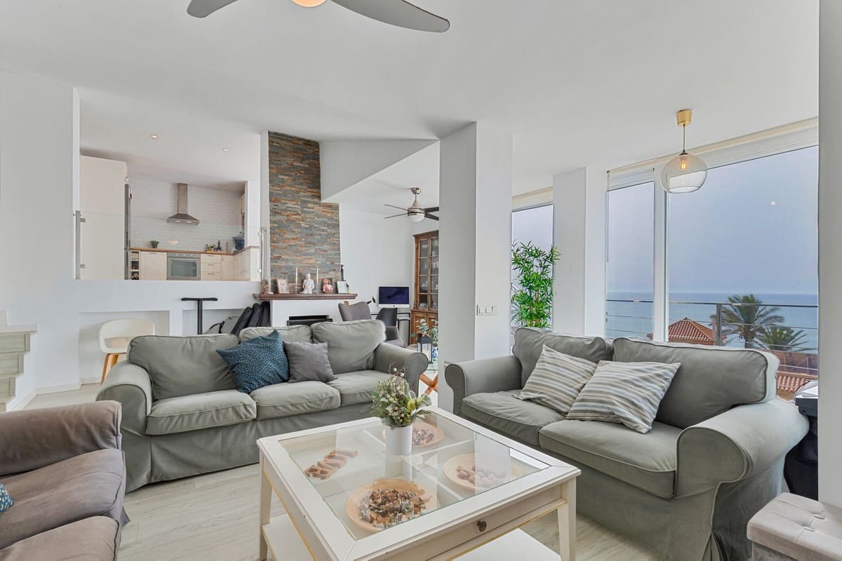 4 Zimmer Villa zu verkaufen in Mijas Costa mit Pool Garage - 990.000 € (Ref: 9999394)