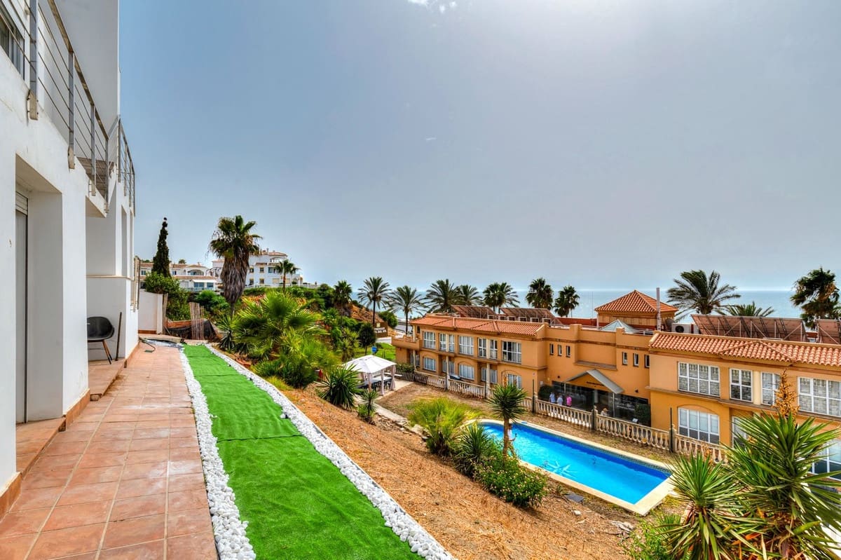 4 Zimmer Villa zu verkaufen in Mijas Costa mit Pool Garage - 990.000 € (Ref: 9999394)