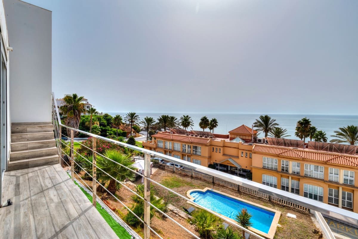 4 Zimmer Villa zu verkaufen in Mijas Costa mit Pool Garage - 990.000 € (Ref: 9999394)
