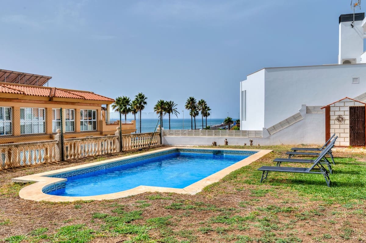 4 Zimmer Villa zu verkaufen in Mijas Costa mit Pool Garage - 990.000 € (Ref: 9999394)