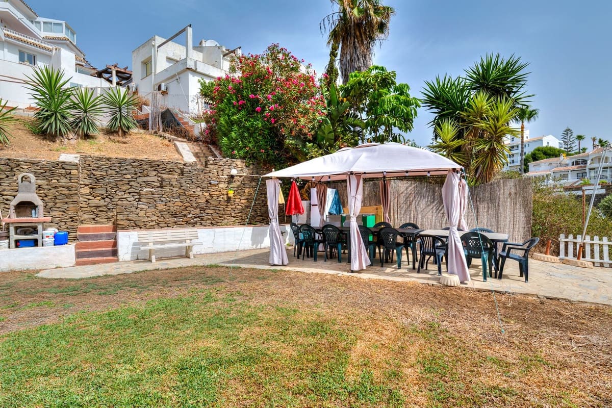 4 Zimmer Villa zu verkaufen in Mijas Costa mit Pool Garage - 990.000 € (Ref: 9999394)