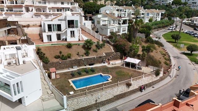 4 Zimmer Villa zu verkaufen in Mijas Costa, Mijas mit Pool Garage - 990.000 € (Ref: 9999394)