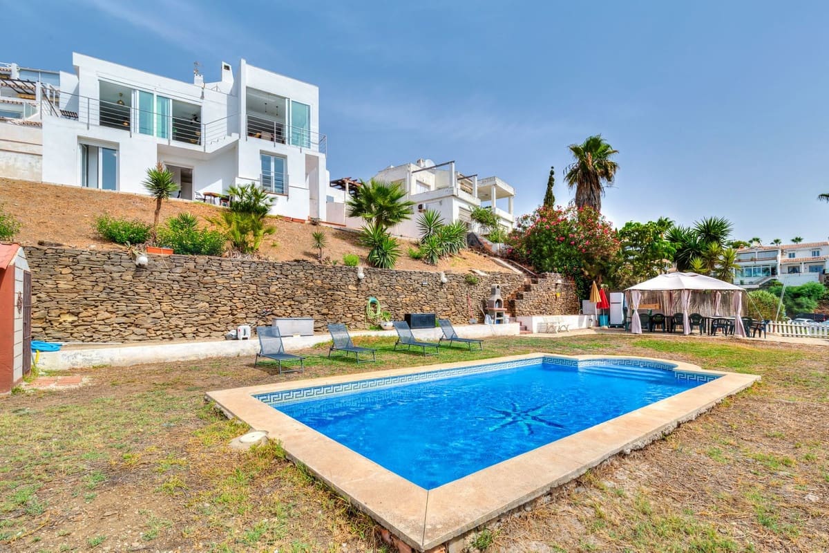 4 Zimmer Villa zu verkaufen in Mijas Costa mit Pool Garage - 990.000 € (Ref: 9999394)