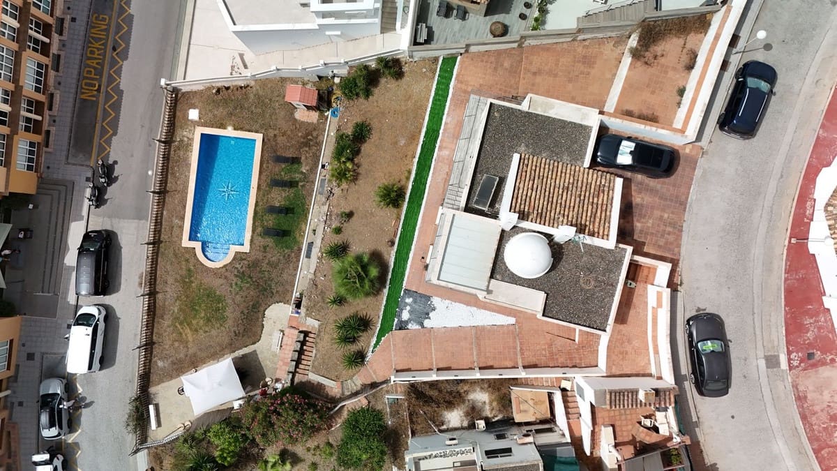4 Zimmer Villa zu verkaufen in Mijas Costa mit Pool Garage - 990.000 € (Ref: 9999394)