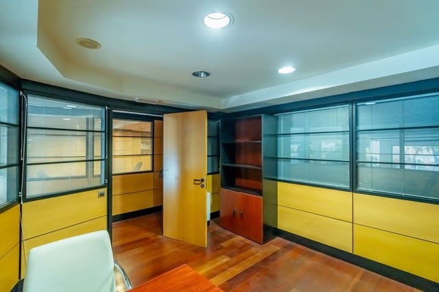 9 chambre Local Commercial à vendre à Marbella - 1 650 000 € (Ref: 9999395)