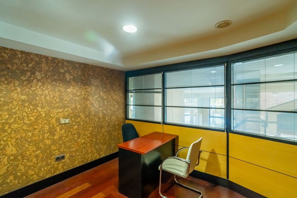 9 chambre Local Commercial à vendre à Marbella - 1 650 000 € (Ref: 9999395)