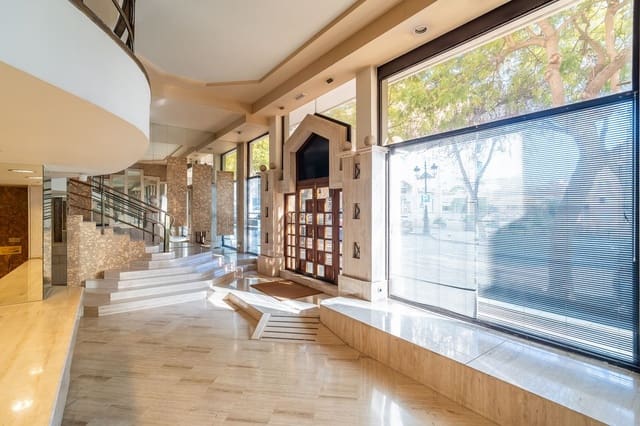 9 chambre Local Commercial à vendre à Marbella - 1 650 000 € (Ref: 9999395)