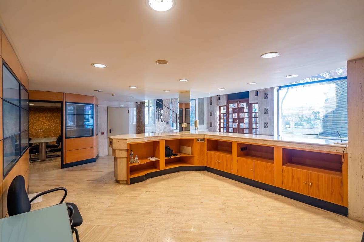 9 chambre Local Commercial à vendre à Marbella - 1 650 000 € (Ref: 9999395)