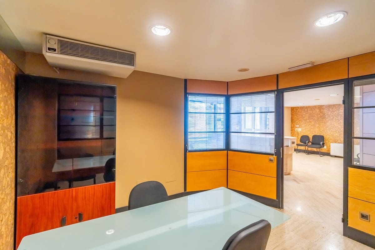 9 chambre Local Commercial à vendre à Marbella - 1 650 000 € (Ref: 9999395)