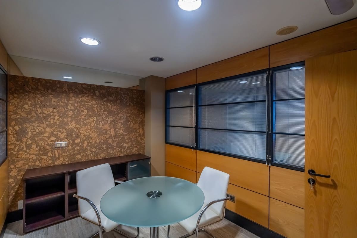 9 chambre Local Commercial à vendre à Marbella - 1 650 000 € (Ref: 9999395)