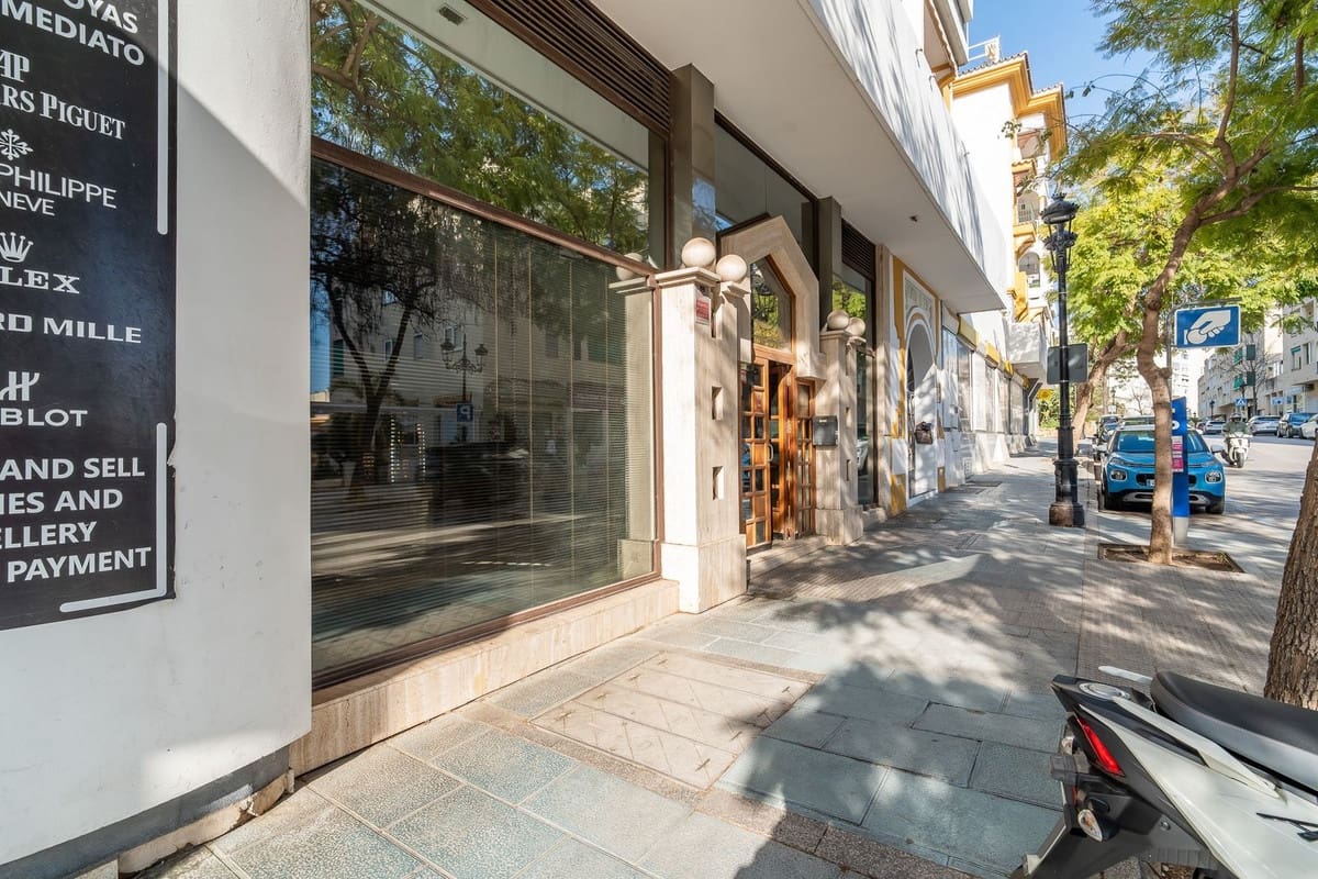 9 chambre Local Commercial à vendre à Marbella - 1 650 000 € (Ref: 9999395)