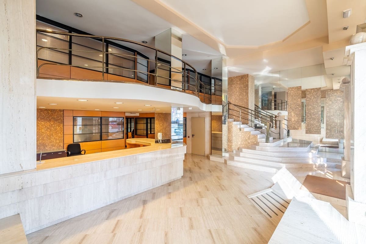 9 chambre Local Commercial à vendre à Marbella - 1 650 000 € (Ref: 9999395)