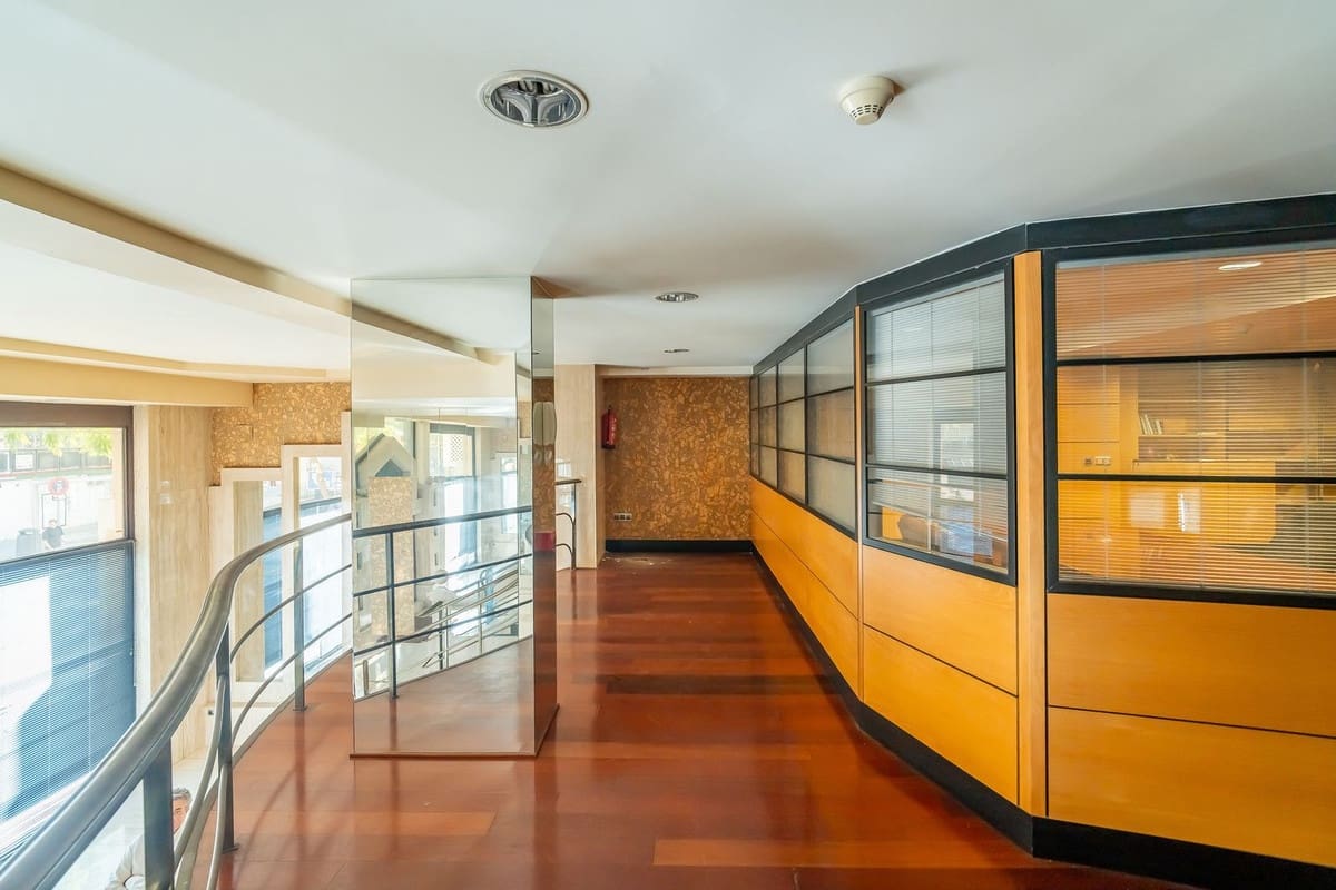 9 chambre Local Commercial à vendre à Marbella - 1 650 000 € (Ref: 9999395)